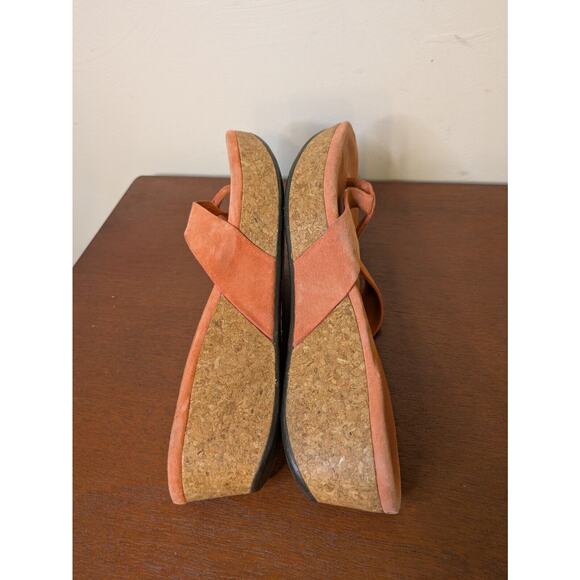 Ugg Women's Flip Flops Sandals Shoes Wedge Heel Pink Suede Size 7. - Picture 4 of 7